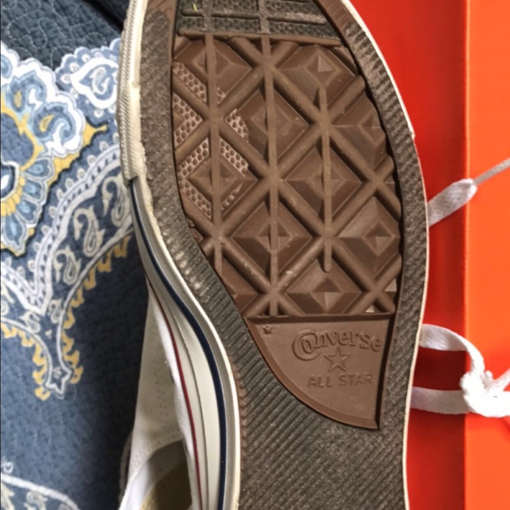 Converse - Picture 2 of 4